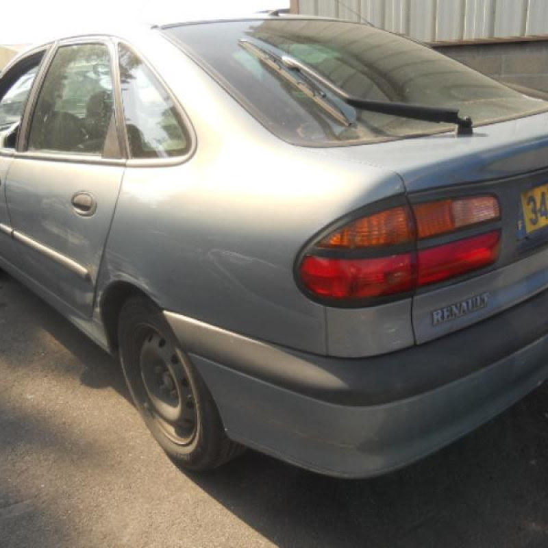 Compresseur clim RENAULT LAGUNA 1 Photo n°7