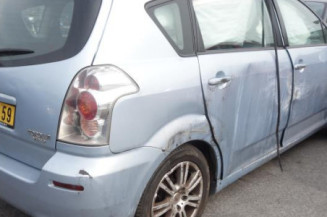 Serrure avant droit TOYOTA COROLLA VERSO 2