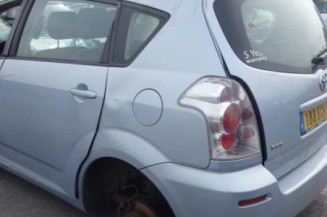 Serrure avant droit TOYOTA COROLLA VERSO 2