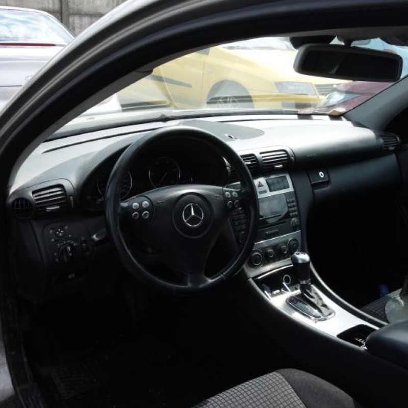 Trappe d'essence MERCEDES CLASSE C 203 COUPE SPORT Photo n°8