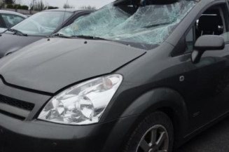 Serrure avant droit TOYOTA COROLLA VERSO 2