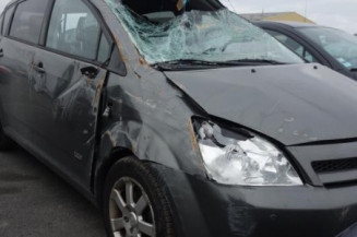 Serrure avant droit TOYOTA COROLLA VERSO 2
