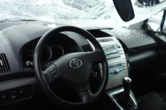 Serrure avant droit TOYOTA COROLLA VERSO 2