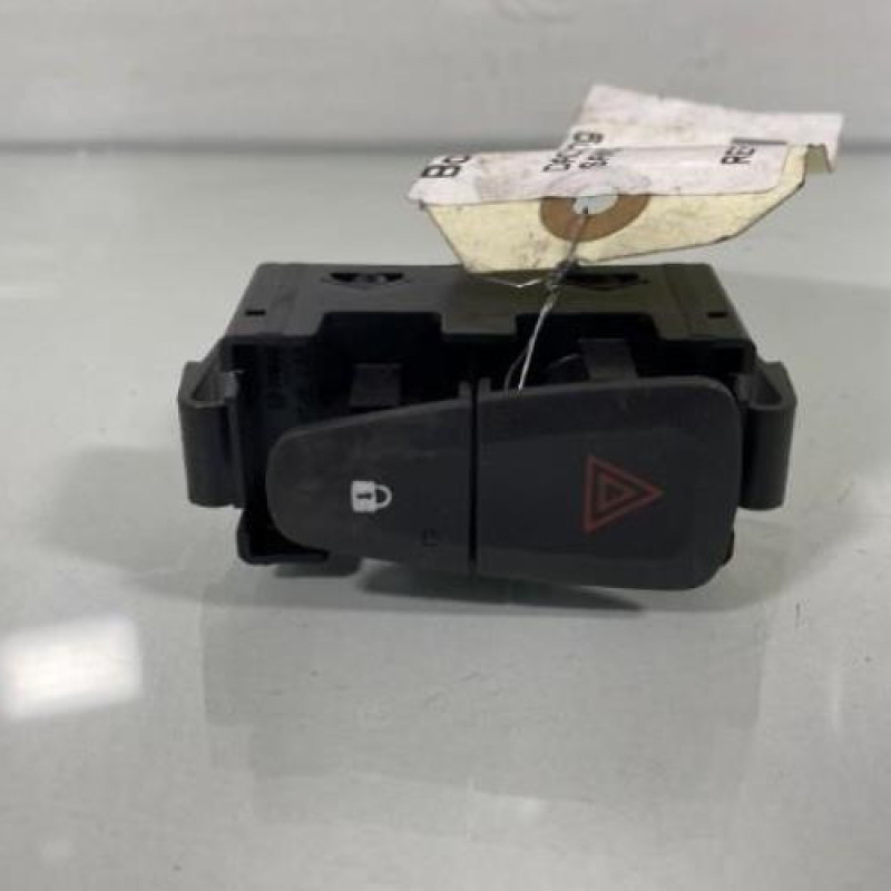 Bouton de warning DACIA SANDERO 2 Photo n°1