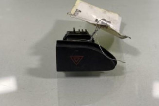 Bouton de warning RENAULT CLIO 4 Photo n°1