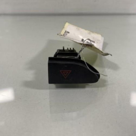 Bouton de warning RENAULT CLIO 4 Photo n°1