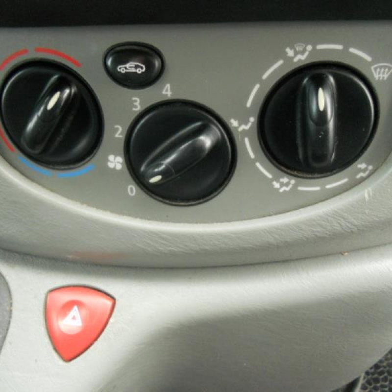 Calandre RENAULT TRAFIC 2 Photo n°9