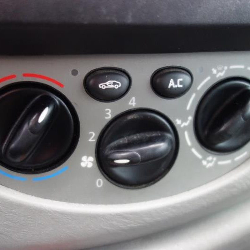 Calandre RENAULT TRAFIC 2 Photo n°7
