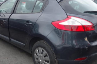 Pretensionneur de ceinture avant droit RENAULT MEGANE 3
