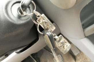 Serrure avant droit PEUGEOT 107