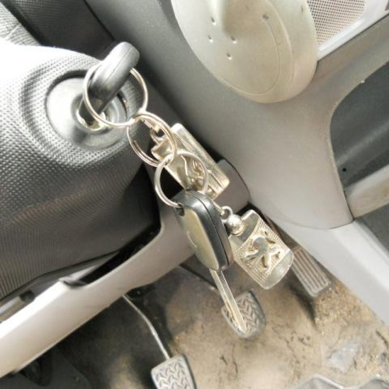 Serrure avant droit PEUGEOT 107 Photo n°10