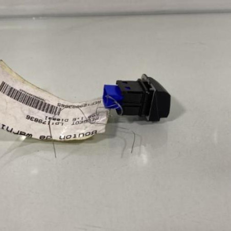 Bouton de warning PEUGEOT 208 1
