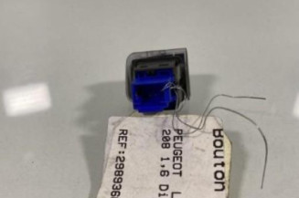 Bouton de warning PEUGEOT 208 1