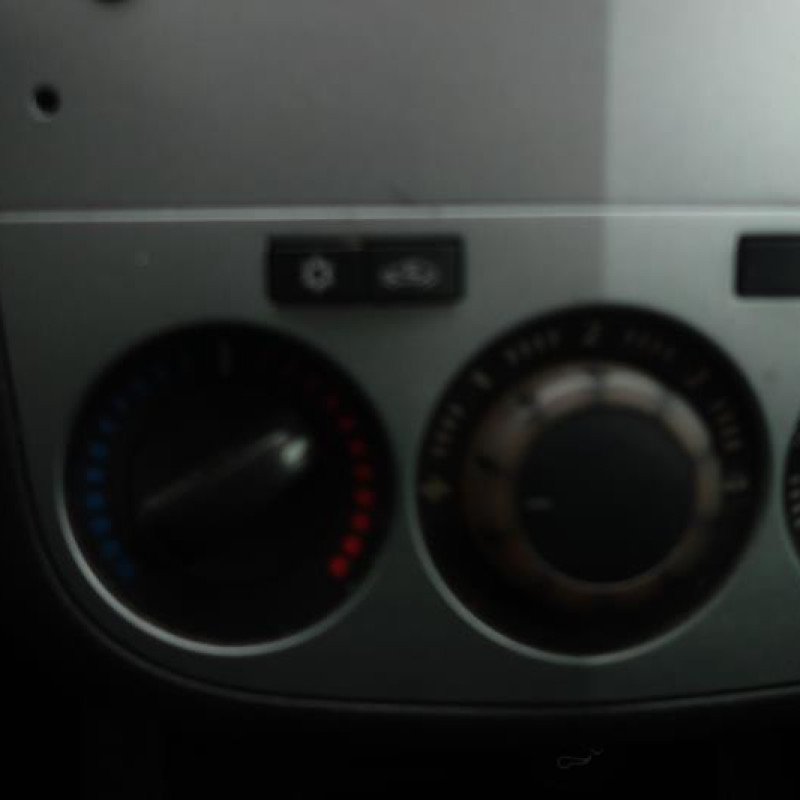 Interrupteur de leve vitre avant droit OPEL CORSA D Photo n°8