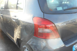 Serrure avant droit TOYOTA YARIS 2