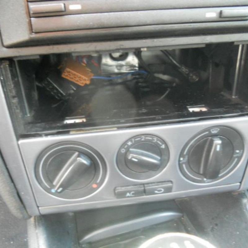 Bloc ABS (freins anti-blocage) VOLKSWAGEN GOLF 4 Photo n°8