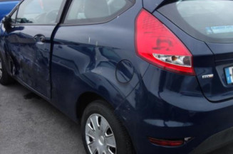 Attache ceinture arriere gauche FORD FIESTA 6