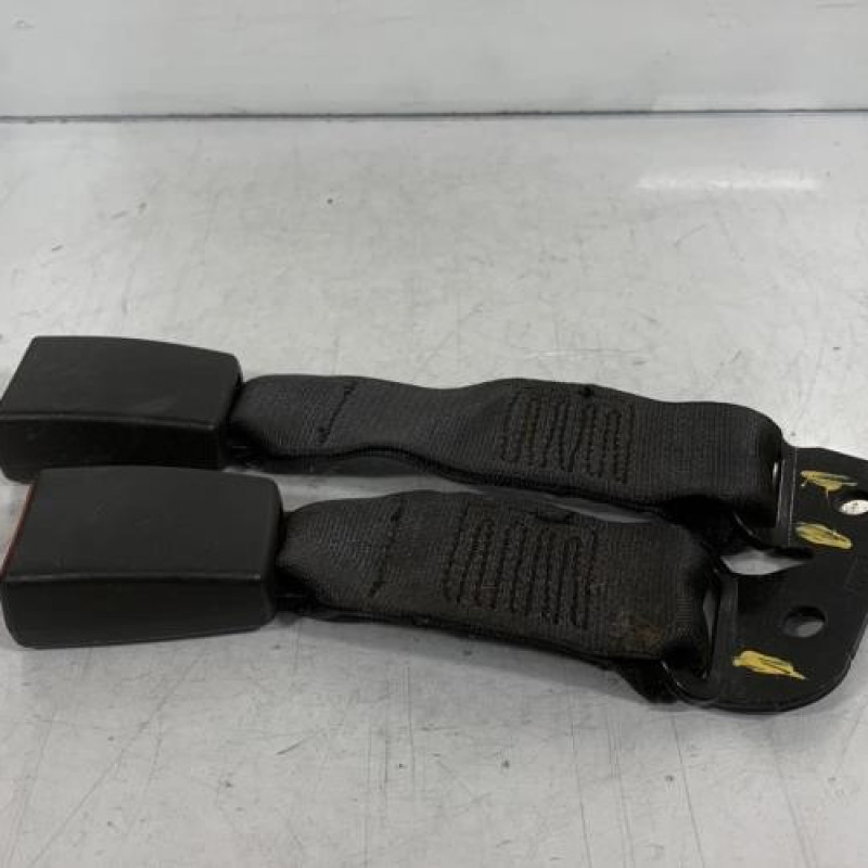 Attache ceinture arriere droit FIAT CROMA 2 Photo n°1