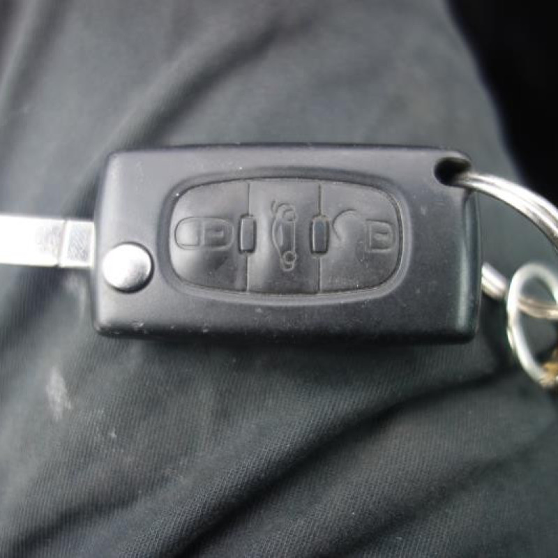 Attache ceinture arriere droit PEUGEOT 407 Photo n°14