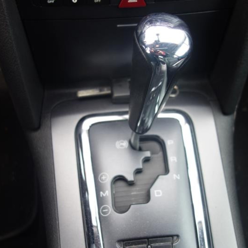 Pretensionneur de ceinture avant droit PEUGEOT 407 Photo n°12