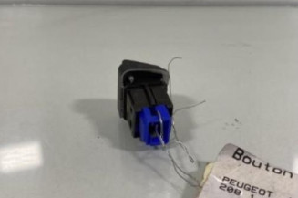 Bouton de warning PEUGEOT 208 1