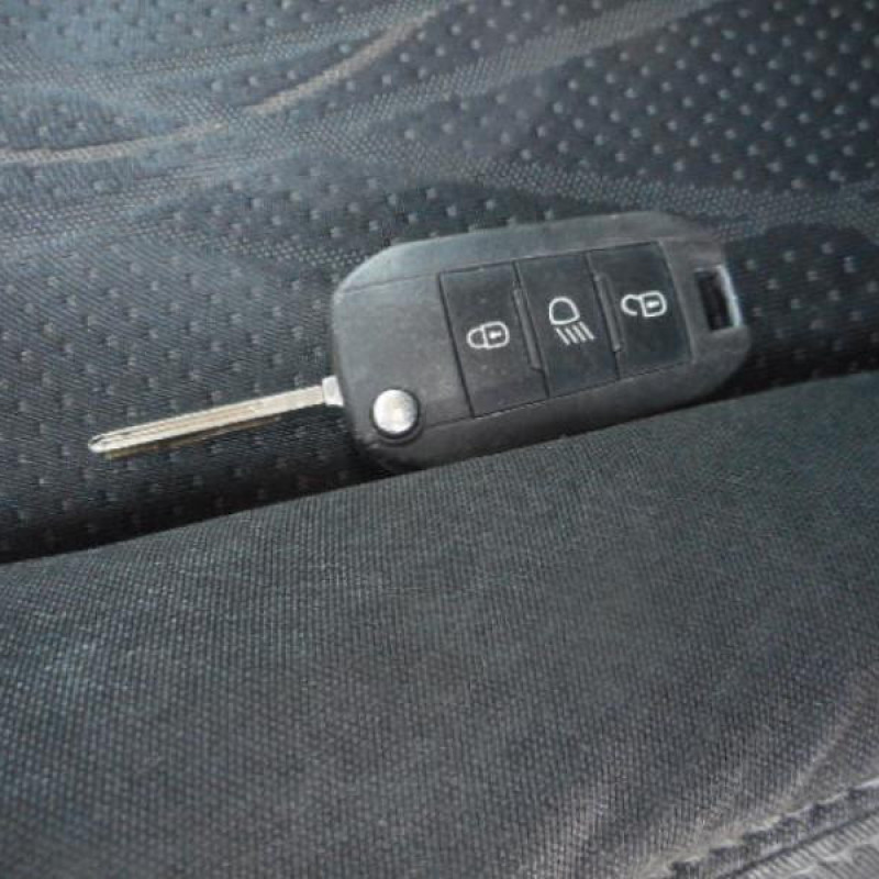 Bouton de warning PEUGEOT 208 1 Photo n°12