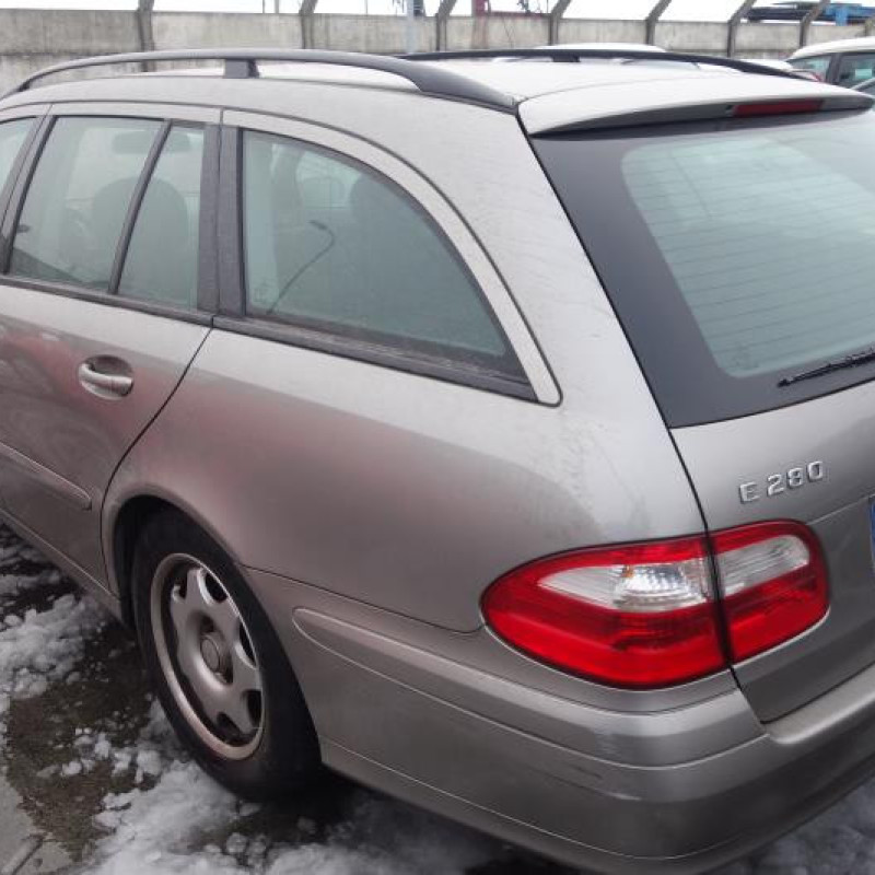 Autoradio d'origine MERCEDES CLASSE E 211 Photo n°8