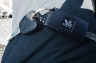Pretensionneur de ceinture avant droit PEUGEOT 308 1