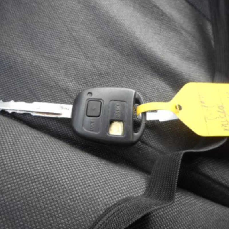 Leve vitre electrique arriere gauche TOYOTA YARIS 1 Photo n°9