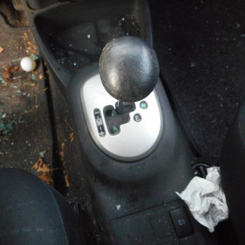 Capot TOYOTA YARIS 2 Photo n°8