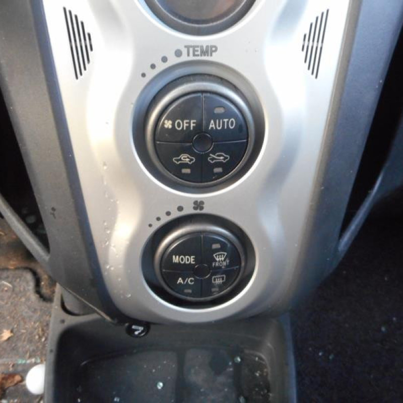 Capot TOYOTA YARIS 2 Photo n°9