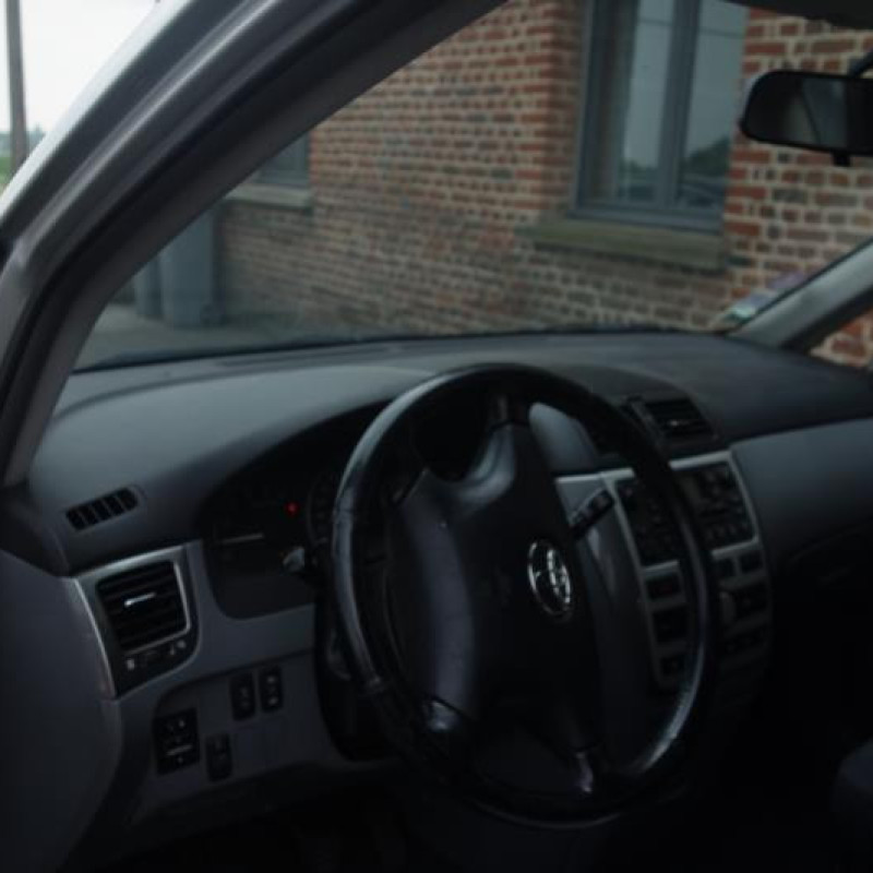 Boite a gants TOYOTA AVENSIS VERSO Photo n°7