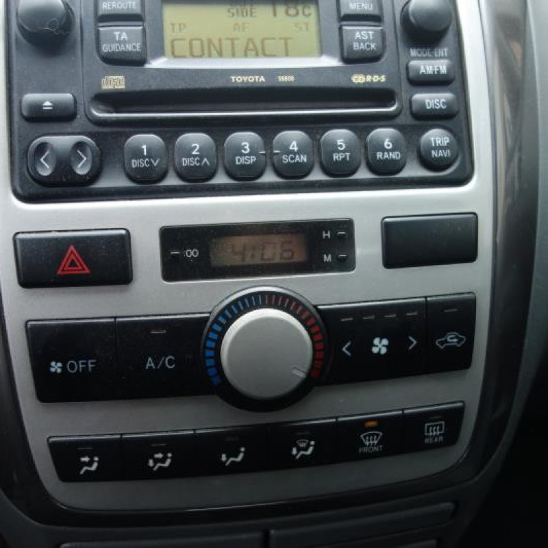 Boite a gants TOYOTA AVENSIS VERSO Photo n°8