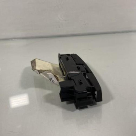 Bouton de warning OPEL ASTRA J