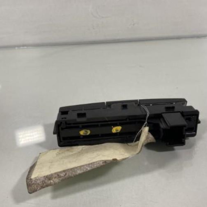 Bouton de warning OPEL ASTRA J Photo n°3