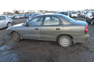 Poignee porte avant gauche DAEWOO NUBIRA 1
