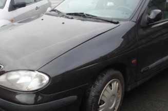 Pare choc avant RENAULT MEGANE 1