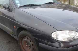 Pare choc avant RENAULT MEGANE 1