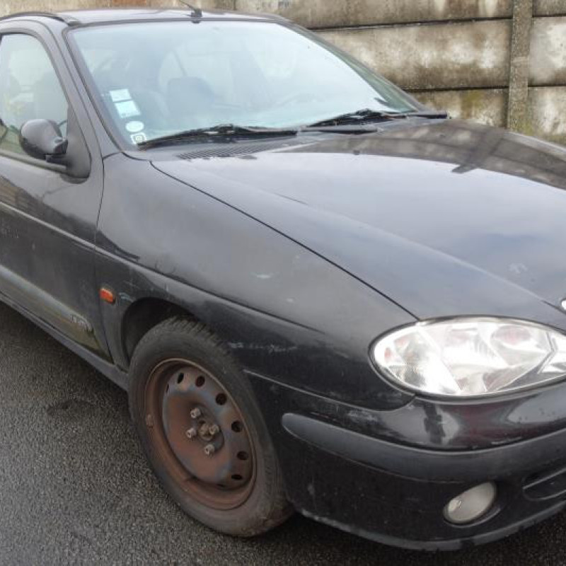 Pare choc avant RENAULT MEGANE 1 Photo n°6