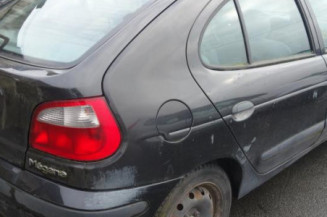 Pare choc avant RENAULT MEGANE 1
