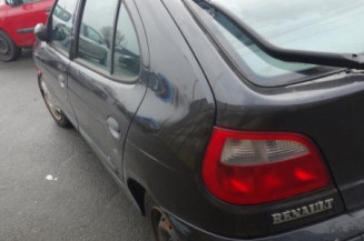 Pare choc avant RENAULT MEGANE 1