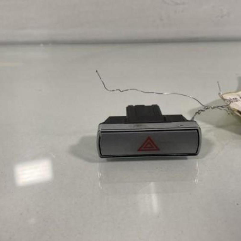 Bouton de warning FORD MONDEO 2 Photo n°1