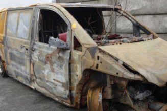Pivot de moyeu avant gauche MERCEDES VITO 639