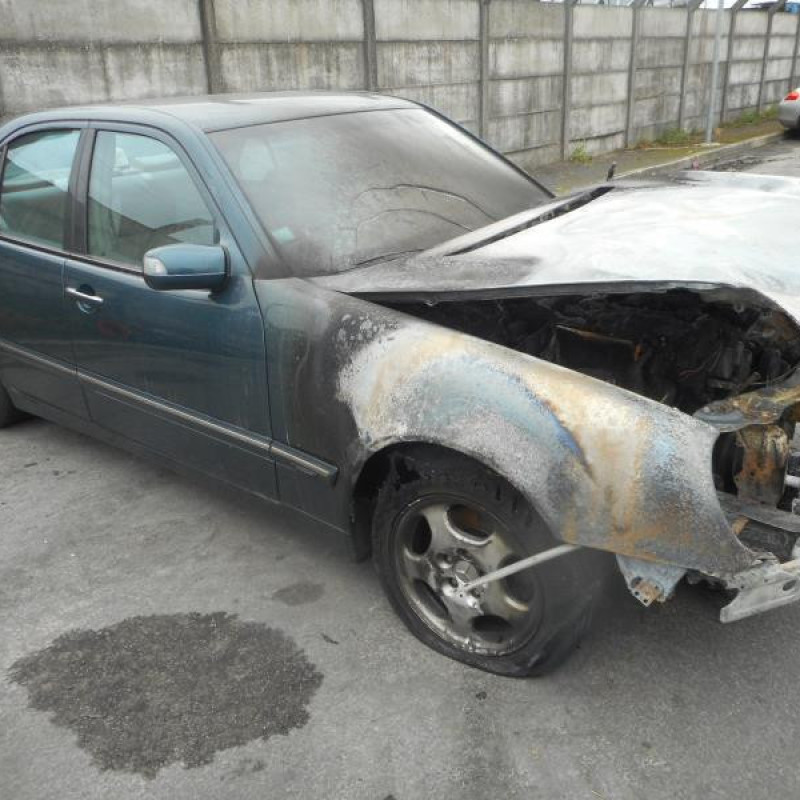 Feu arriere principal droit (feux) MERCEDES CLASSE E 210 Photo n°4