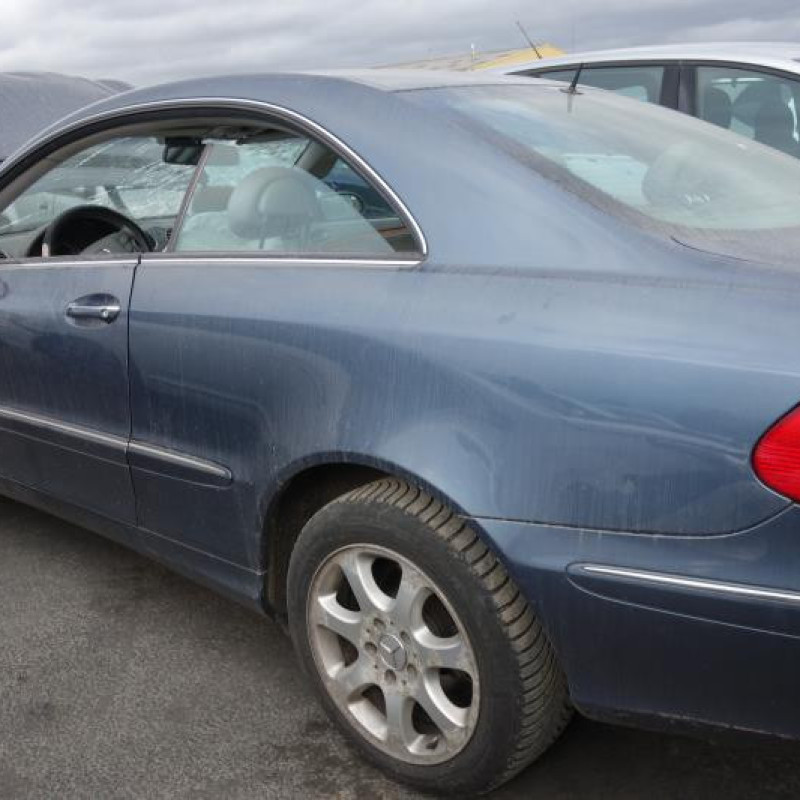 Porte avant droit MERCEDES CLASSE CLK 209 Photo n°6