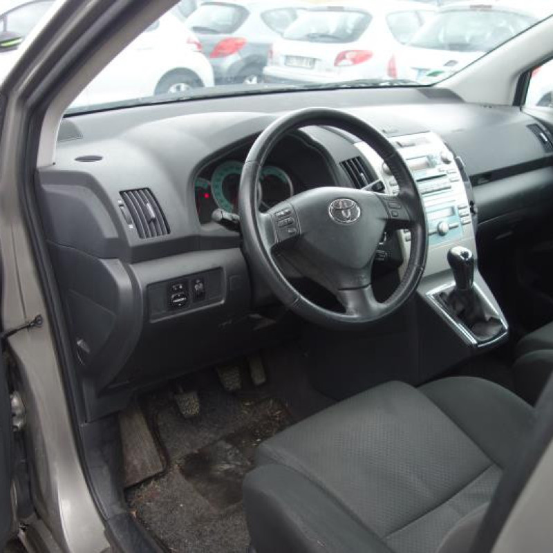 Renfort pare choc arriere (traverse) TOYOTA COROLLA VERSO 2 Photo n°6