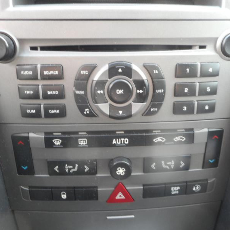 Attache ceinture arriere droit PEUGEOT 407 Photo n°10