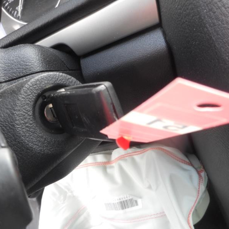 Attache ceinture arriere droit PEUGEOT 407 Photo n°11