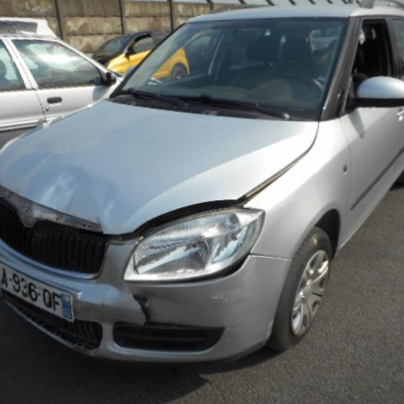 Pretensionneur de ceinture avant droit SKODA FABIA 2 Photo n°4