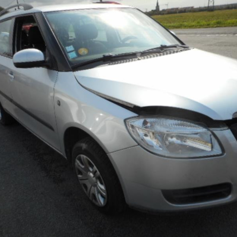 Pretensionneur de ceinture avant droit SKODA FABIA 2 Photo n°6